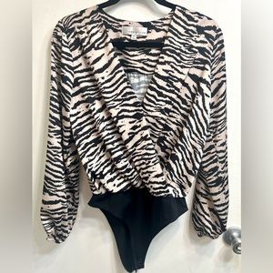 NWOT ADELYN RAE ZEBRA ANIMAL PRINT BODYSUIT     Size Medium